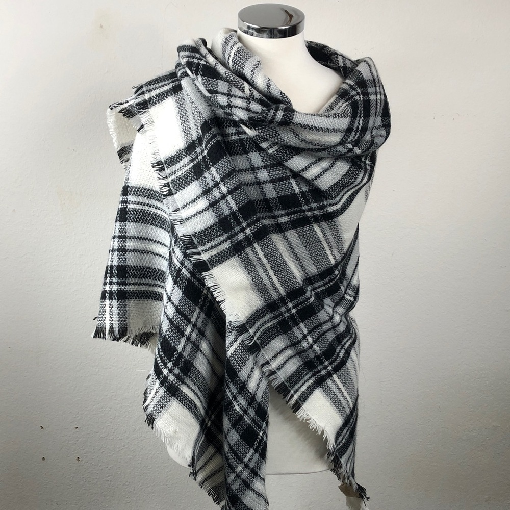 Modcloth Black and White Plaid Warm Blanket Scarf Winter Wrap Fringe edge